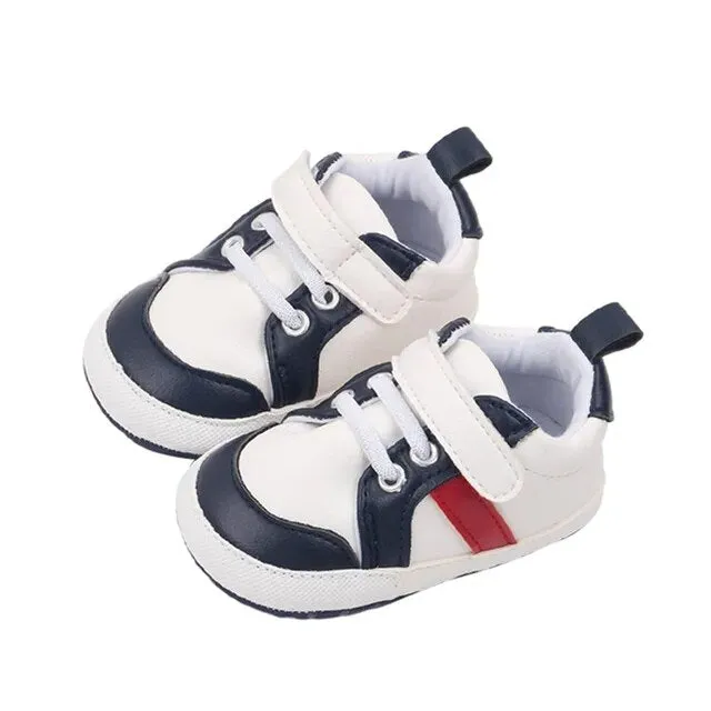 AUGUST Velcro Sneaker