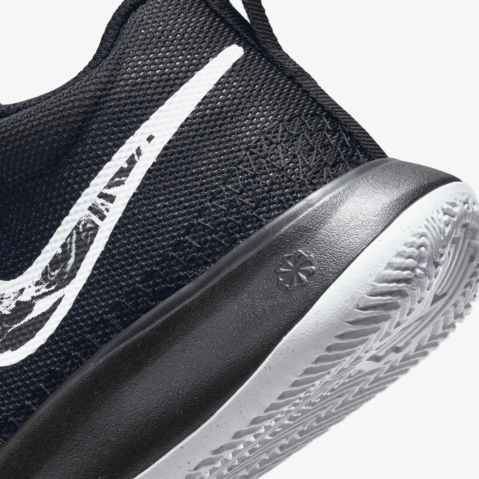 Kyrie Flytrap 6 (GS) - Black/White
