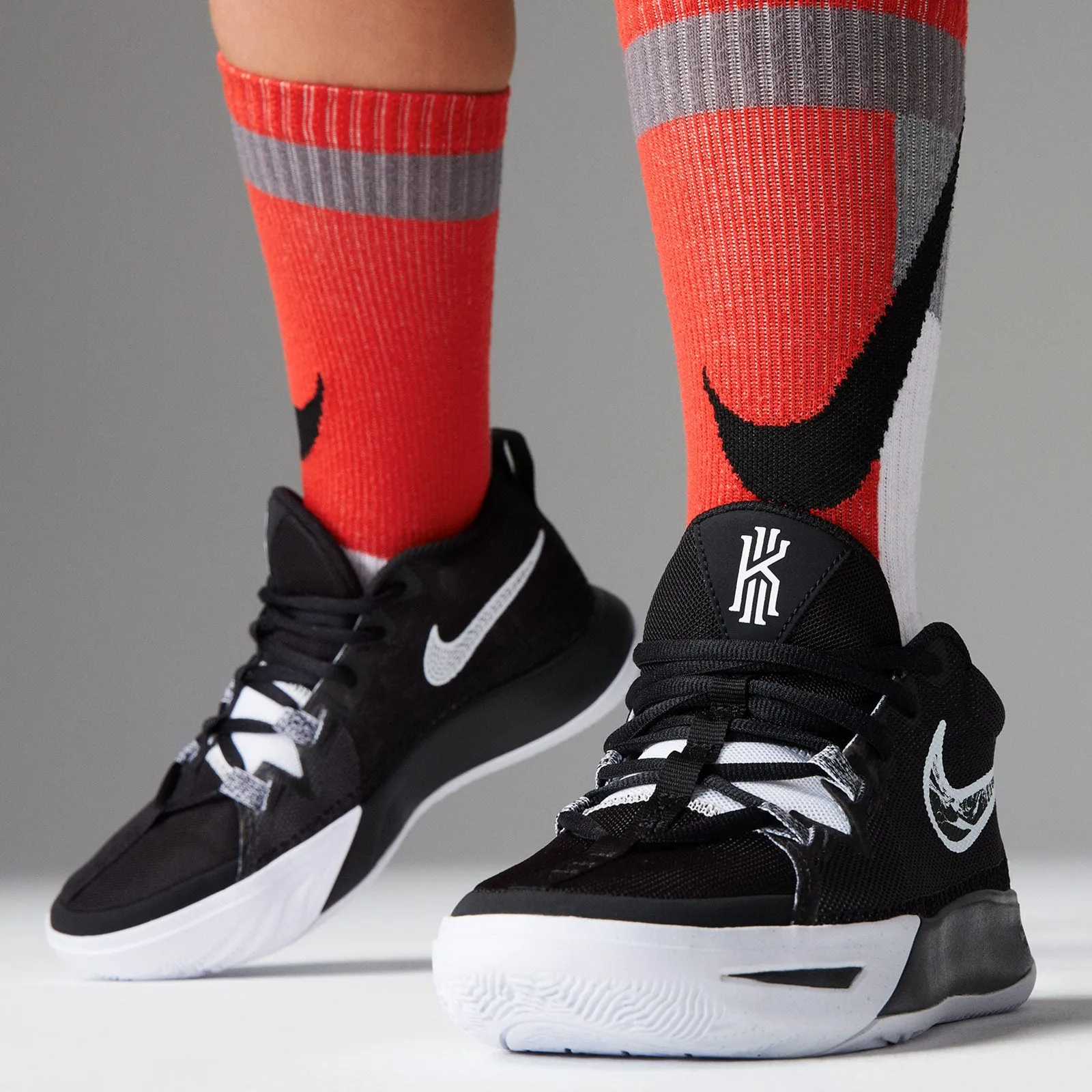 Kyrie Flytrap 6 (GS) - Black/White