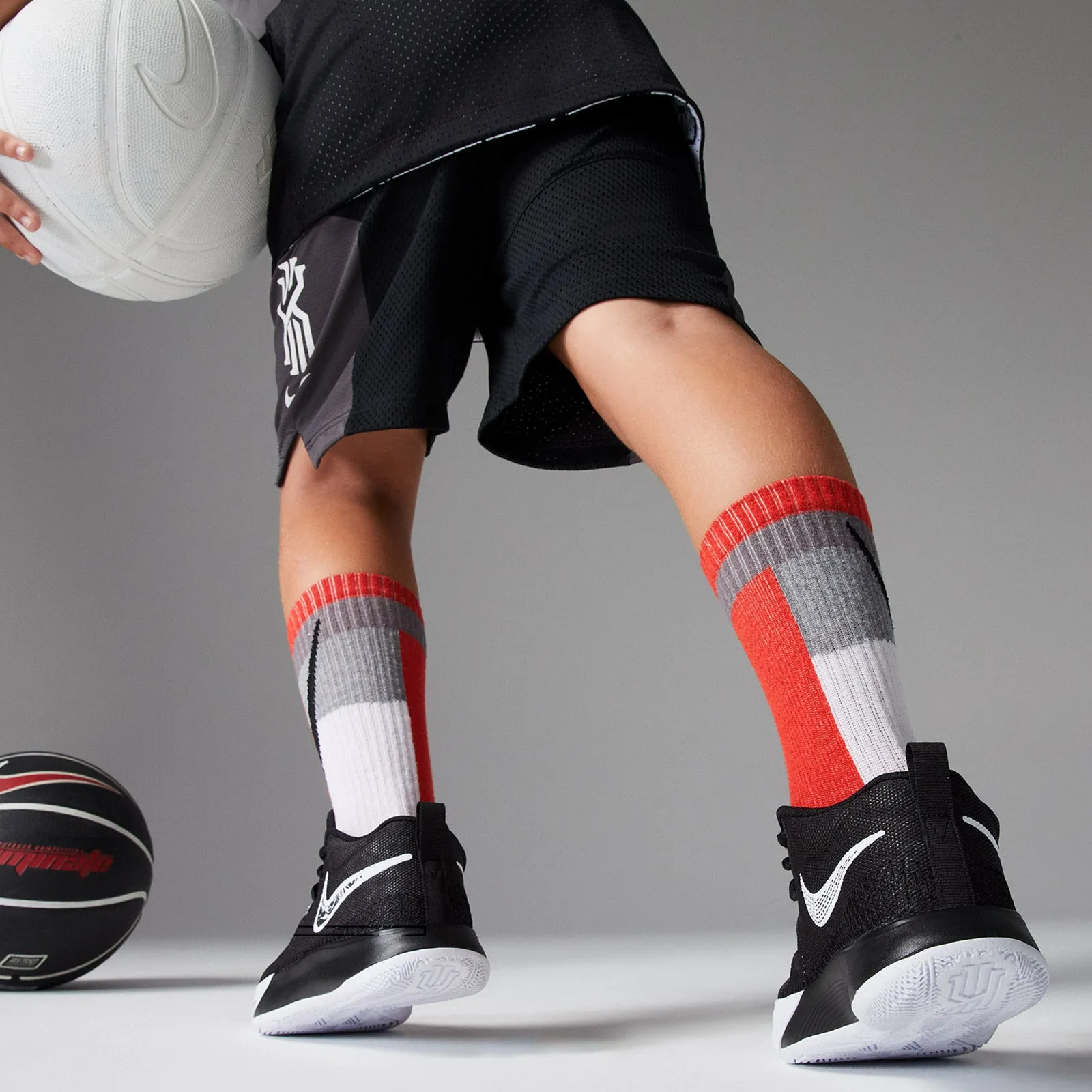 Kyrie Flytrap 6 (GS) - Black/White