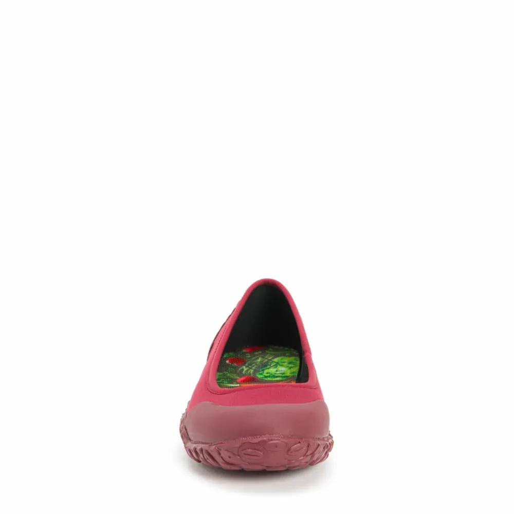 Muck Footwear Women MUCKSTER II FLAT BERRY/VEGGIE PRINT