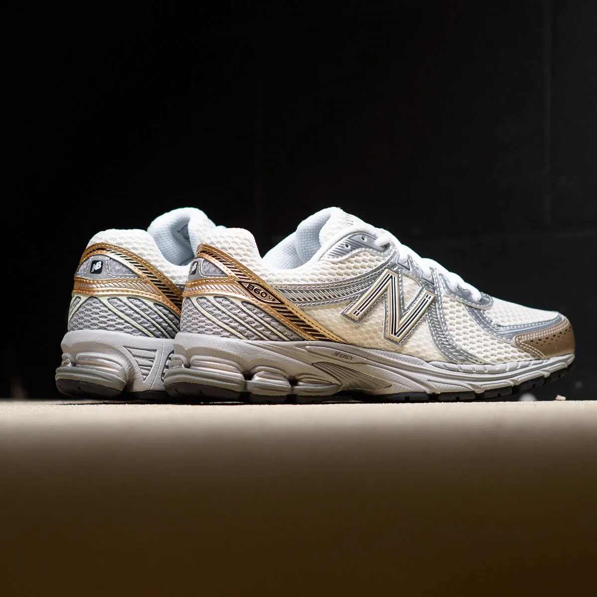 New Balance 860v2 - Sea Salt/Gold Metallic