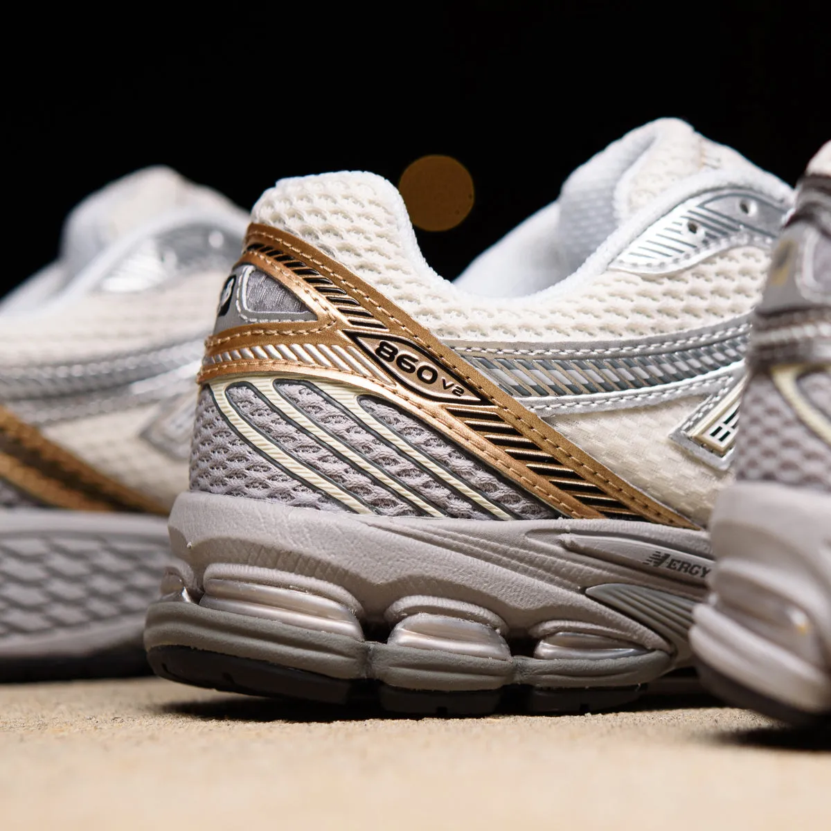 New Balance 860v2 - Sea Salt/Gold Metallic