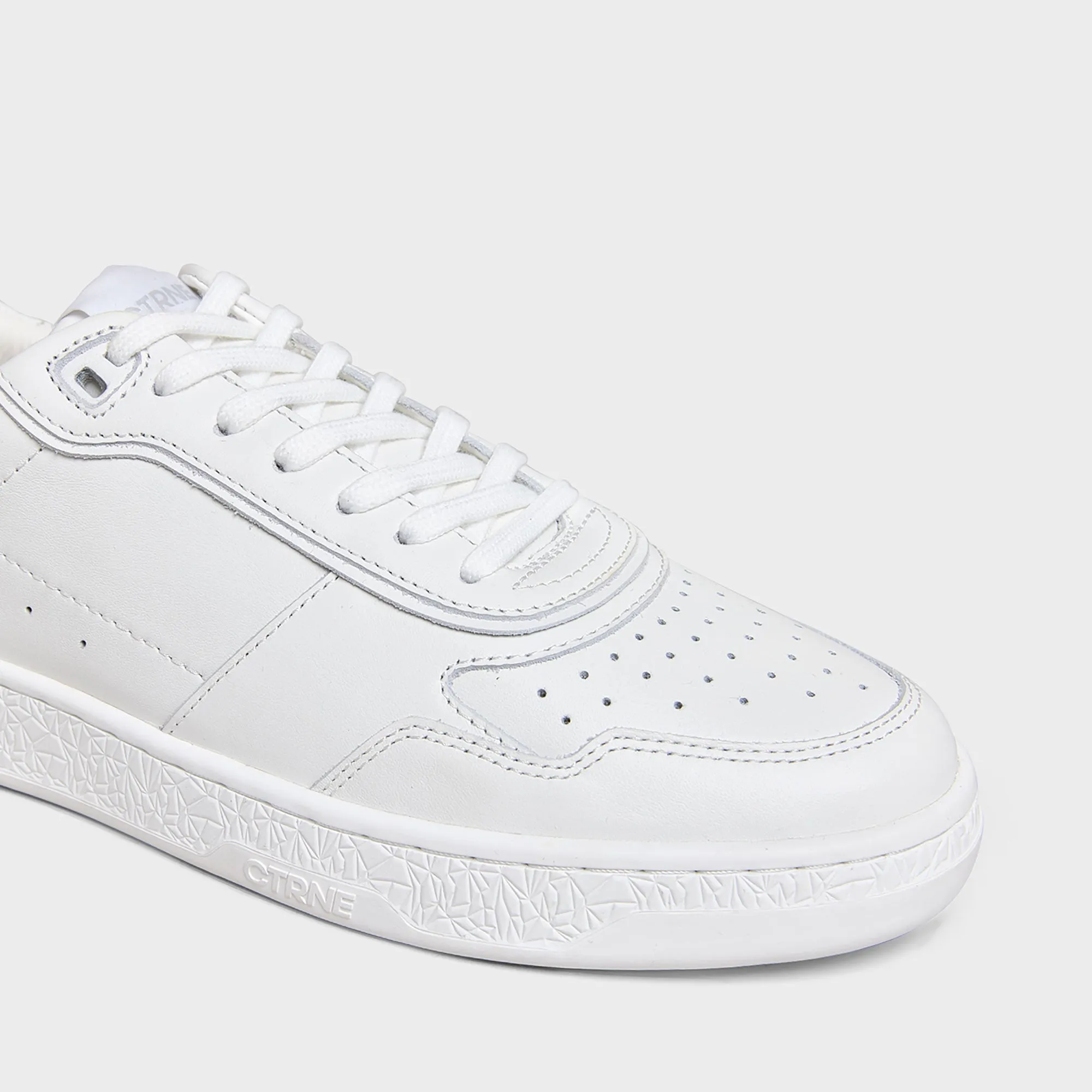 Orgonite Manifest Sneaker in White/Leather Ladies