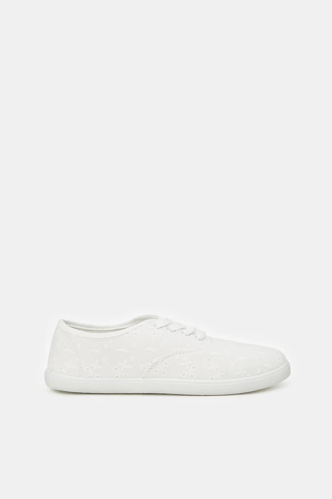 Women White Solid Anglaise Shoes
